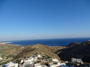 Caldera sky & sea ( price includes a small car 4s) Santorini Greece