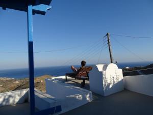 Caldera sky & sea ( price includes a small car 4s) Santorini Greece
