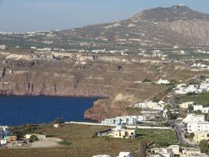 Caldera sky & sea ( price includes a small car 4s) Santorini Greece