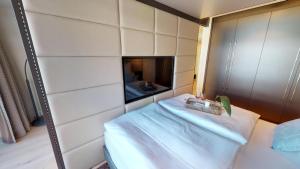 White Pearl Apartment 2.15