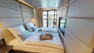 White Pearl Apartment 2.15