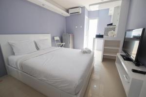 Best Deal Studio Bassura Apartment By Travelio