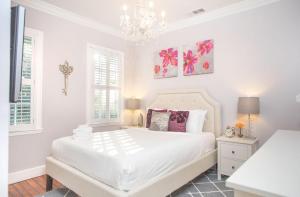 Holiday Home room in Allure on Jones by Lucky Savannah