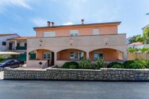 Holiday House Snjezana