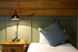 Twin Room with Private Bathroom room in The Poacher Inn