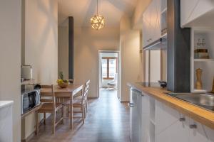 Stone house near Acropolis - Living Stone Diamond