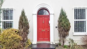 Silver Crescent House & Apts Vacation Rentals Galway City Ireland