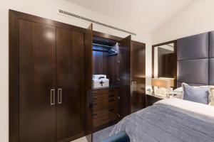 Spectacular Knightsbridge House Harrods 1 minute