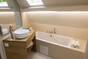 Hotels Hotel Restaurant La Musardiere : Suite 1 Chambre