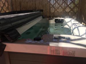 Chalet L Aliénor avec JACUZZI VUE MER 1ère ligne