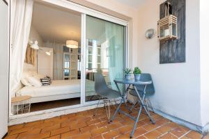Appartements Premiere ligne de plage, face a la mer : photos des chambres