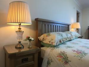 Conways Cottage with Sea View Nestling by Cliffs-of-Moher