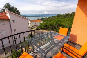 Seafront Apartment Soline With Seaview