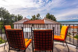 Seafront Apartment Soline With Seaview