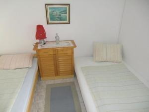 Apartments with parking space Vir - 17069