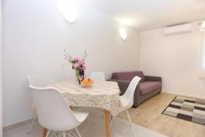 One-Bedroom Apartment with Terrace room in Apartment Podstrana 17586b