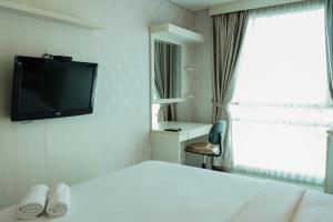 City View 1BR Apartment at Woodland Park Residence By Travelio