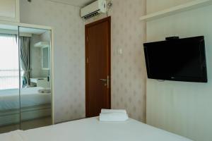 City View 1BR Apartment at Woodland Park Residence By Travelio