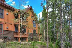 8757 Trappers Crossing Condo