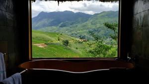 Suite nhìn ra núi (Suite with Mountain View)