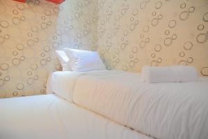 Homey and Relaxing 2BR Green Pramuka City Apartment By Travelio