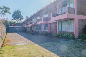 RedDoorz Syariah near Kopeng Treetop Adventure