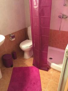 Mary-Anns Deluxe Apartment , 5km from PEREA