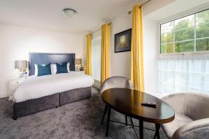 Deluxe Double  room in Commodore Hotel