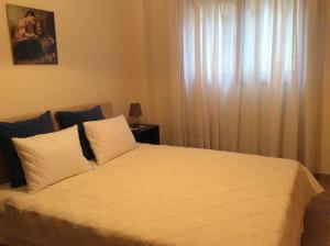 Mary-Anns Deluxe Apartment , 5km from PEREA