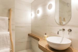 *** Boutique Syntagma apartment w plunge pool ***