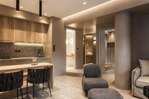 *** Boutique Syntagma apartment w plunge pool ***