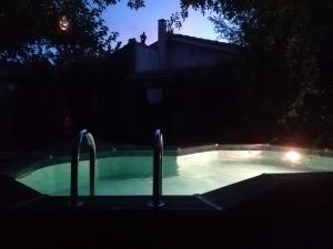 Grand studio avec piscine