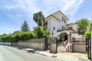 Villa Casakhan, Beautiful Luxury Villa, - Marbella