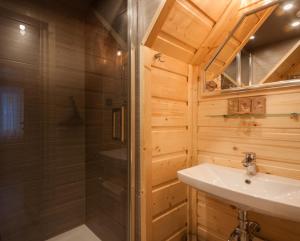 Quadruple Room with Private Bathroom and Balcony room in Pokoje Gościnne Benita
