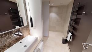 White Pearl Apartment 2.05