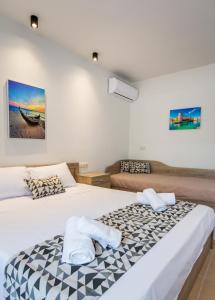 Studios & Apartments Elisabeta
