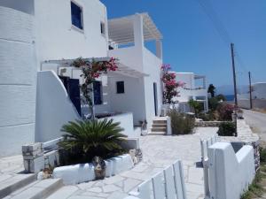 Nicos Studios & Apartments Paros Greece