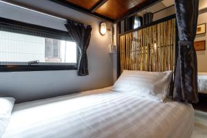 Hostel One Art and Gallery