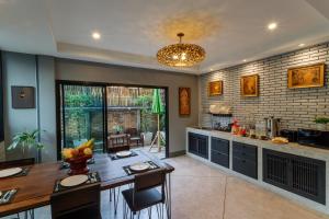 Hostel One Art and Gallery