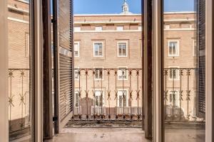 New! Spanish Step Design Apartment