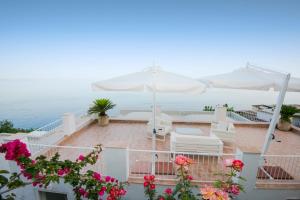 King Room with Sea View room in villa orleans