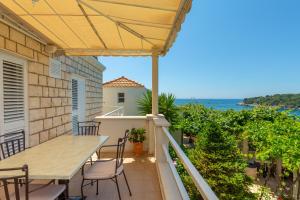 Villa and Apartments Milos