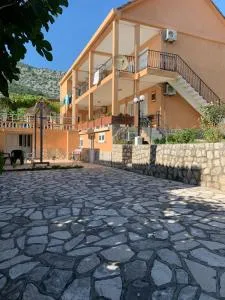 Apartments in villa Viktoria - Zlatna Obala