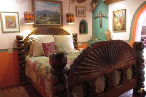 Queen Suite with Spa Bath room in La Dona Luz Inn an Historic B&B
