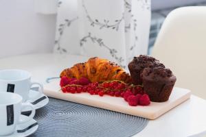 Emilii Plater 12 Prywatne mieszkanie z balkonem 400 m od Dworca Centralnego Samodzielne Zameldowanie! Self Check-in System!