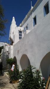 The little bougainvillea house Kythira Greece