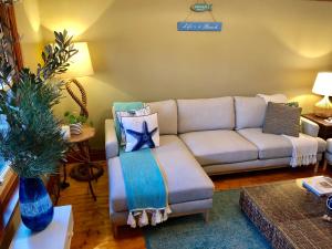 Sinnamons By The Sea