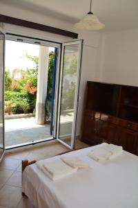 Traditional summer house in Marmari