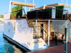 FLOATING SEA HOUSE AURORA 