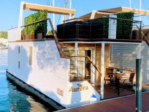 Коттедж FLOATING SEA HOUSE AURORA Порторож Словения